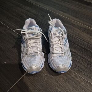 Saucony White and Blue Athletic Shoes Modern Chunky Design